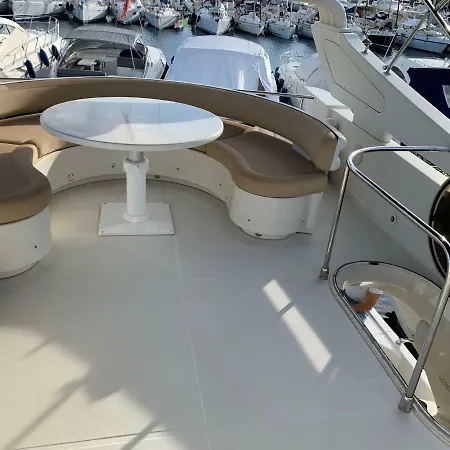 بوتيل Luxury Yacht باليرمو