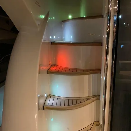 بوتيل Luxury Yacht باليرمو