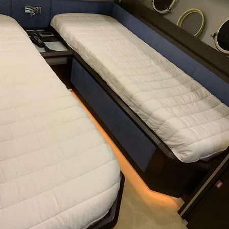 Luxury Yacht * باليرمو