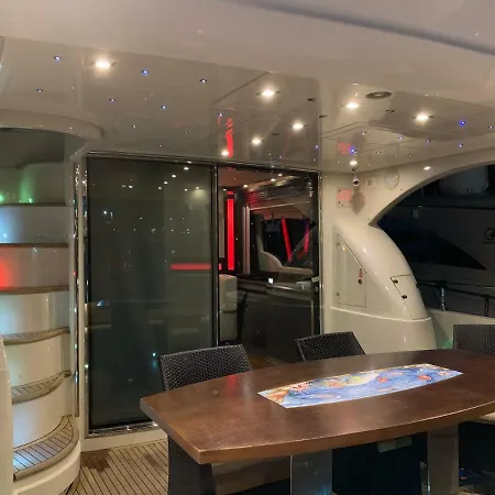 بوتيل Luxury Yacht