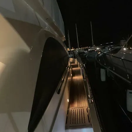Luxury Yacht * باليرمو