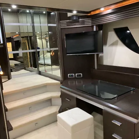 بوتيل Luxury Yacht