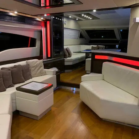 بوتيل Luxury Yacht
